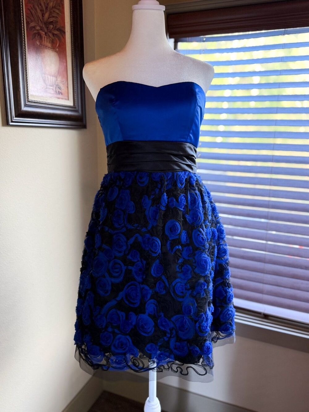 black & blue rosette formal style short dress size 3/small XOXO